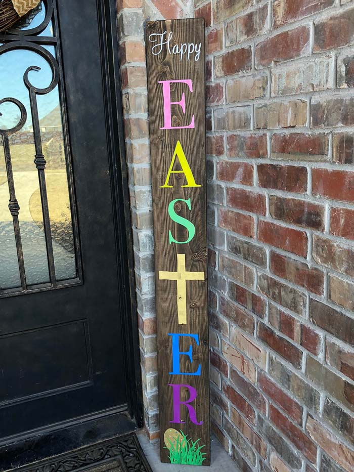 Cheery Multi-Colored Wooden Easter Sign #Easter #spring #vintagedecor #decorhomeideas