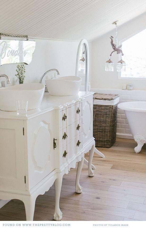 French Country Style Bathroom Vanity #shabbychic #bathroom #decorhomeideas