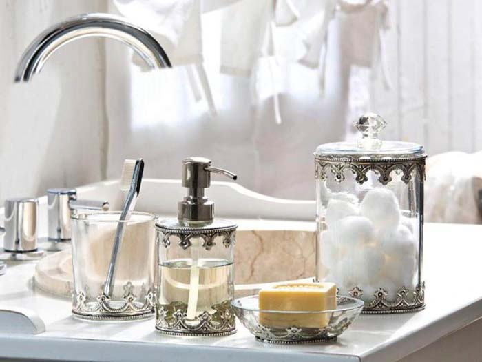 Vintage-Inspired Metal and Glass Bathroom Accessories #shabbychic #bathroom #decorhomeideas