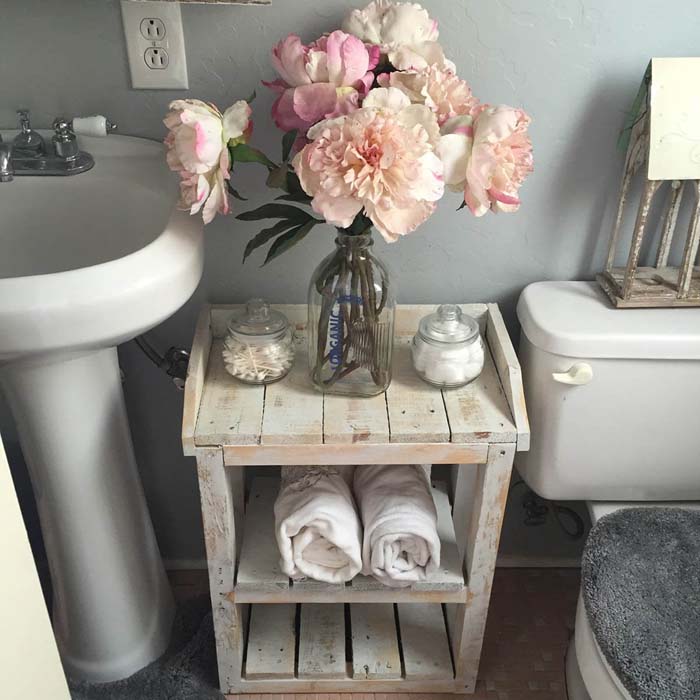 White Washed Wood Shelving Organizer #shabbychic #bathroom #decorhomeideas