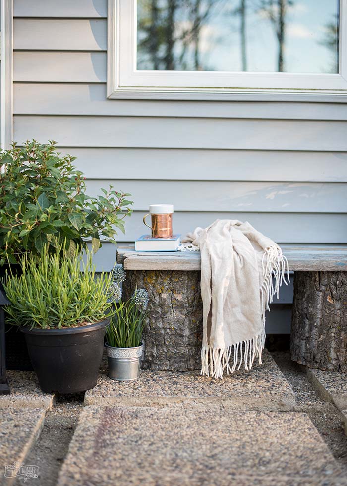 Easy DIY Rustic Log Garden Bench #diy #outdoorbench #decorhomeideas