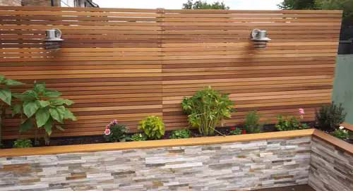 DIY Cedar Fence Panels with Built-in Lights #privacyfence #diy #fencingideas #decorhomeideas