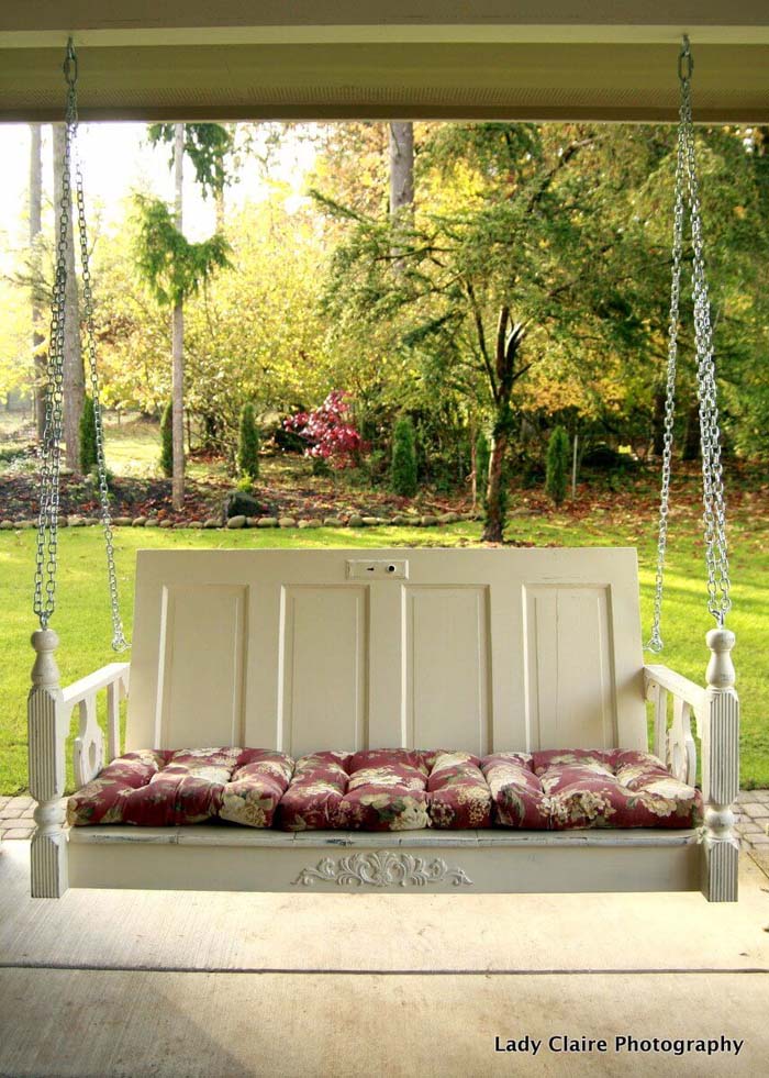 Build a Porch Swing with Old Doors #olddooroutdoordecor #olddoorgarden #decorhomeideas