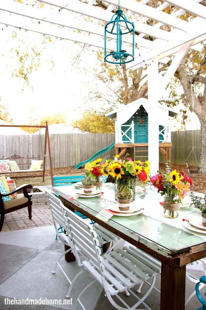 Old Doors make Elegant Dining Tables #olddooroutdoordecor #olddoorgarden #decorhomeideas