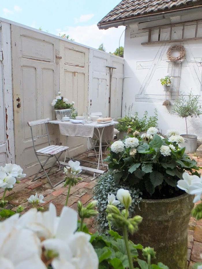 Reclaimed Doors make the Garden Wall #olddooroutdoordecor #olddoorgarden #decorhomeideas
