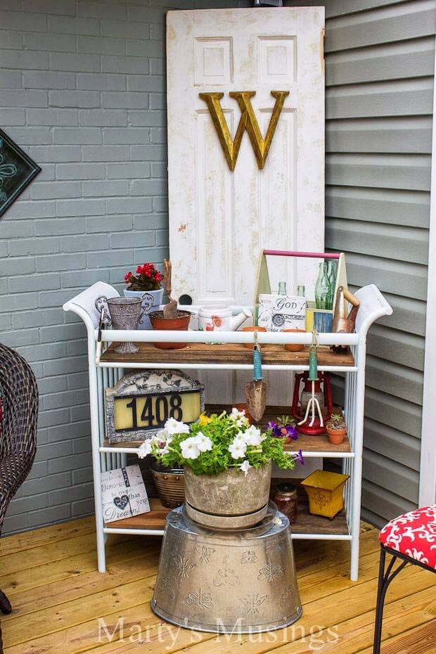Stand a Door in the Corner #olddooroutdoordecor #olddoorgarden #decorhomeideas