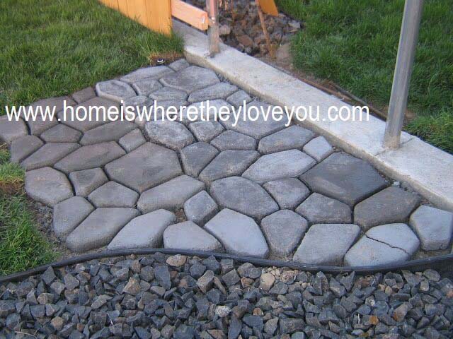 Create a Cobble Stone Pathway with Concrete #diycementprojects #decorhomeideas