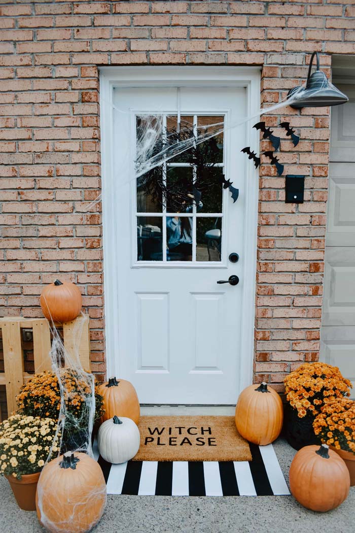 DIY Halloween Door Mat and Front Porch #farmhouse #halloween #decorhomeideas