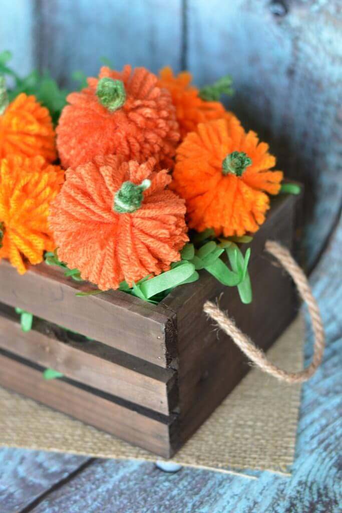 40. Yarn Pom Pom Pumpkin Garland #rusticfall #decorhomeideas
