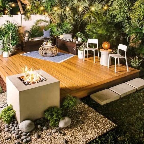 Modern Design Outdoor Space with Wooden Deck #deckideas #backyard #decorhomeideas