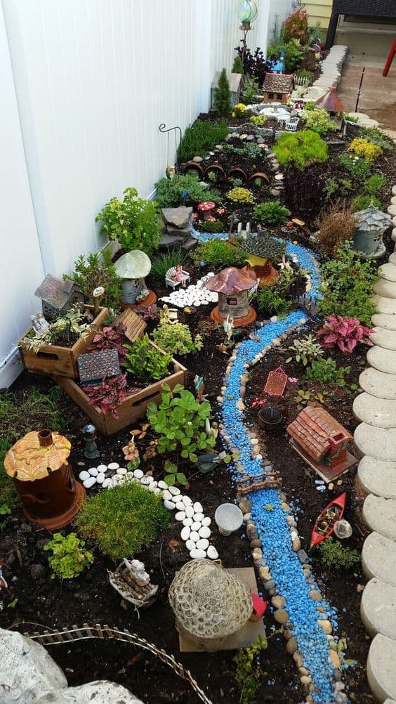 Create a Miniature World #dryriverbed #drycreek #decorhomeideas