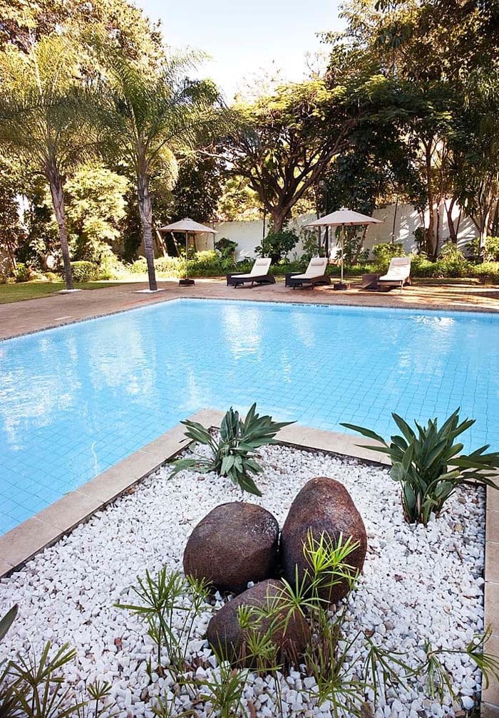 Backyard Oasis Featuring Poolside Rockery #decorhomeideas