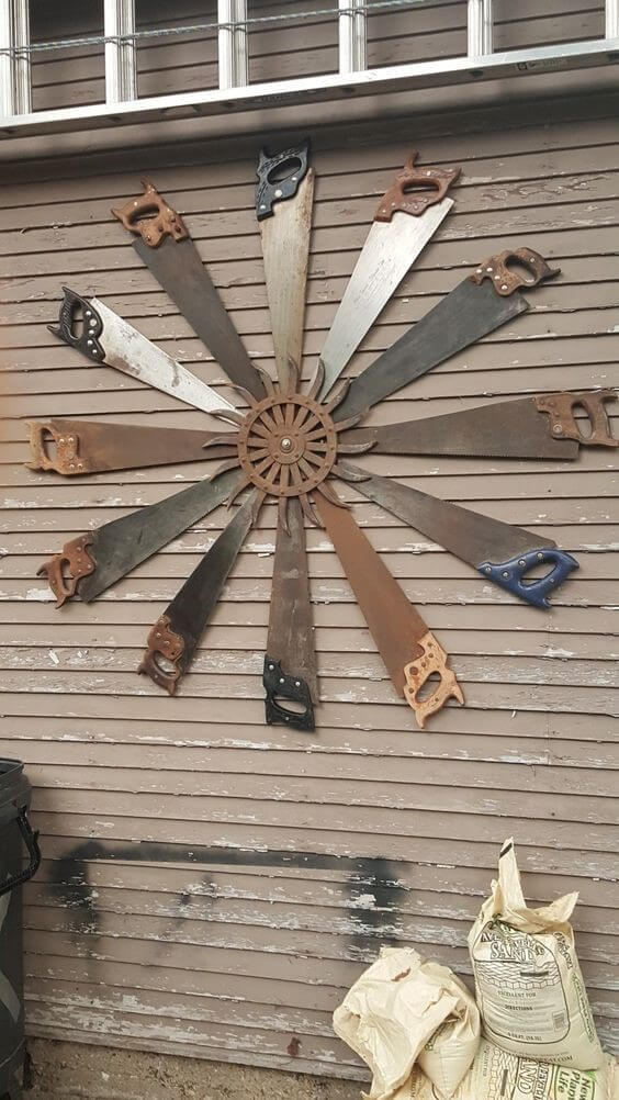 Saw Sun In The Wall