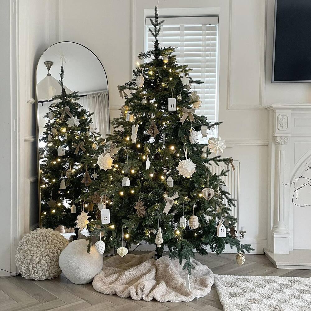 neutral holiday decor 9