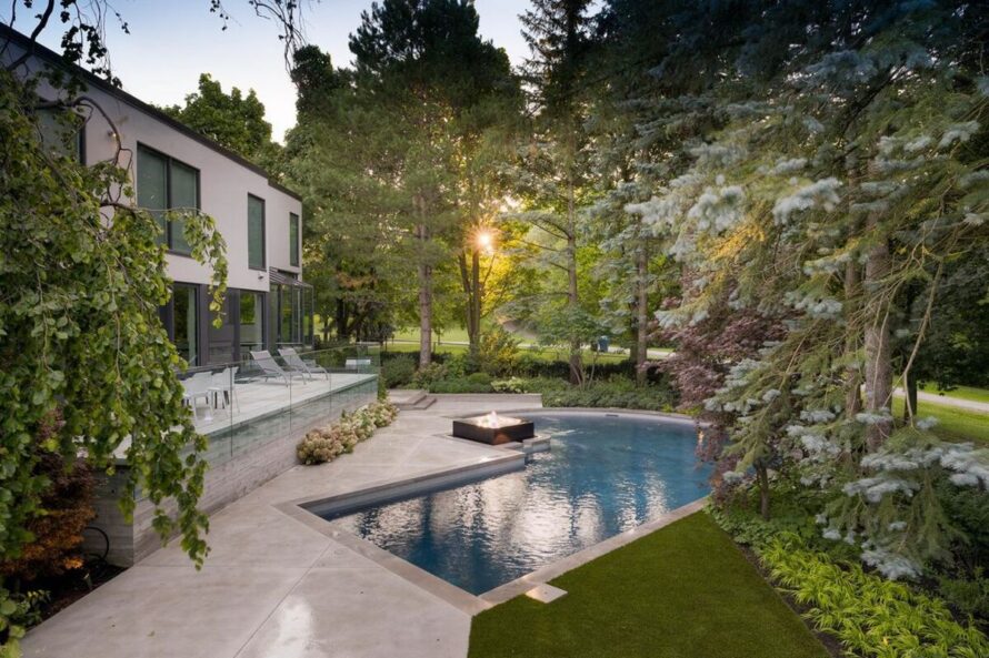 20-landscaping-around-pool-inground-15.jpg