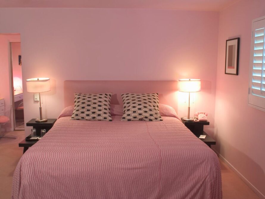 maximizing small bedroom space 10