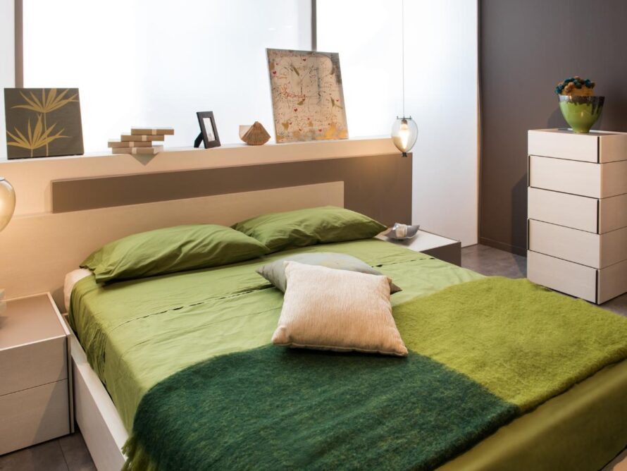 maximizing small bedroom space 11