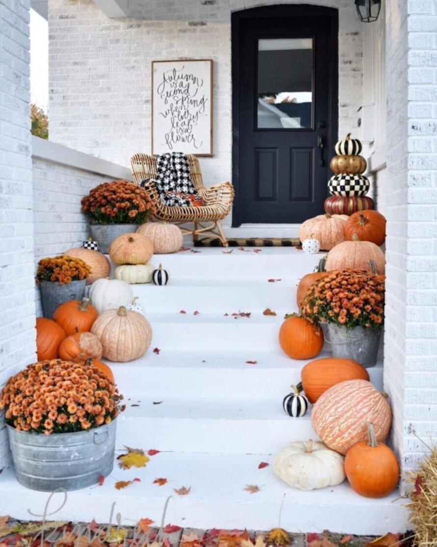 fall house exterior decorating idea 3