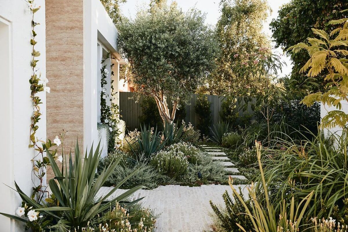 small front yard landscaping ideas 1