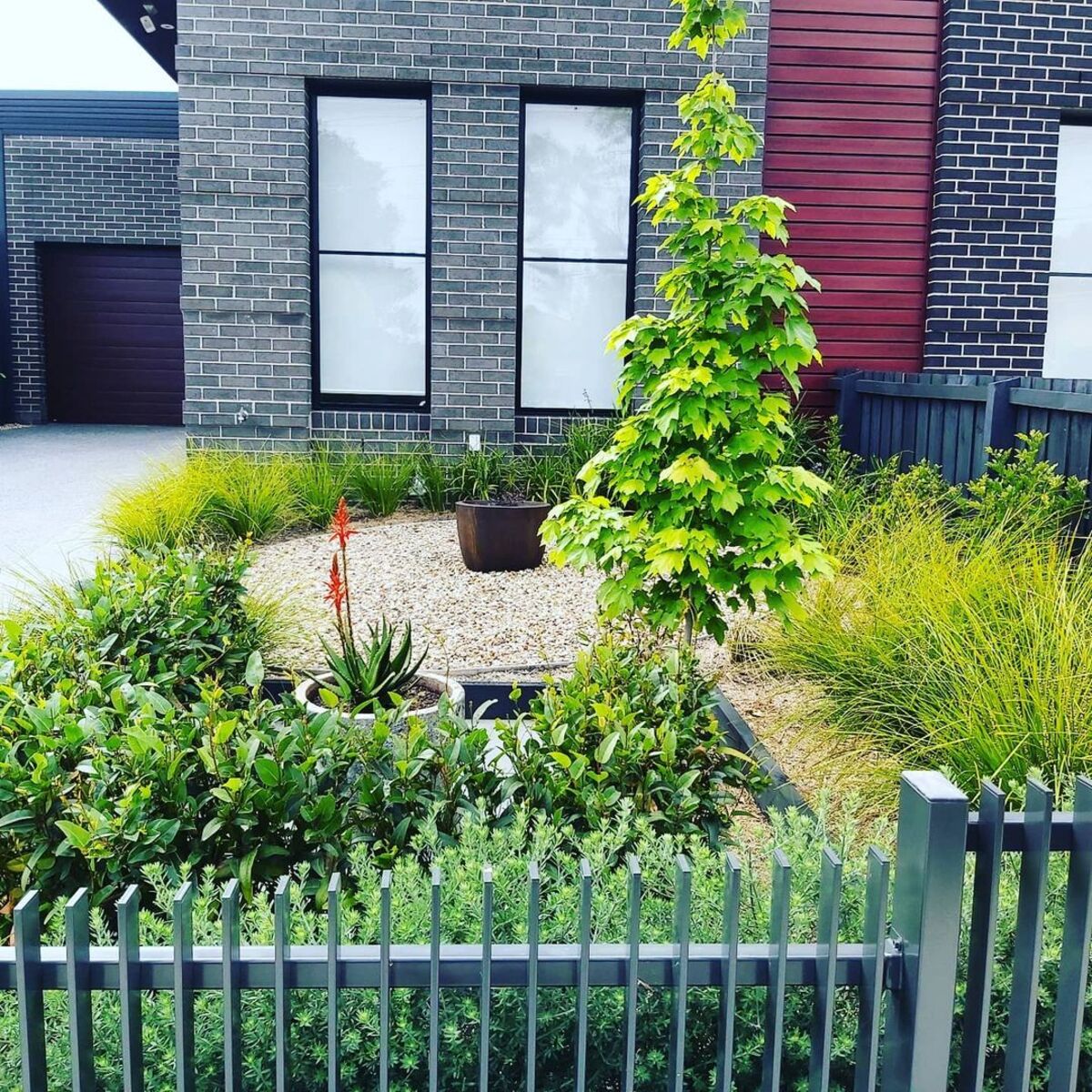 small front yard landscaping ideas 6