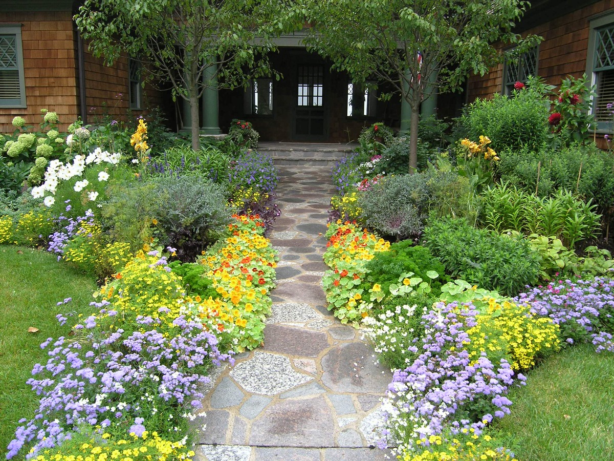 low maintenance flower gardens 16