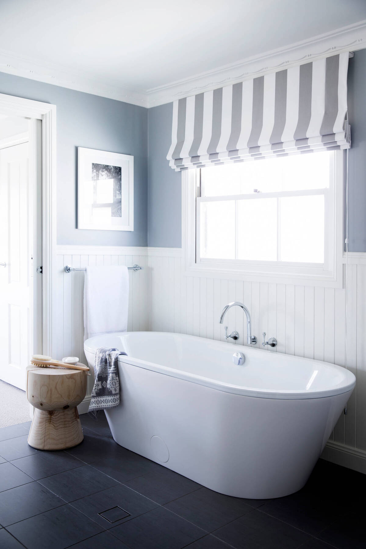 trendiest bathroom colors 19