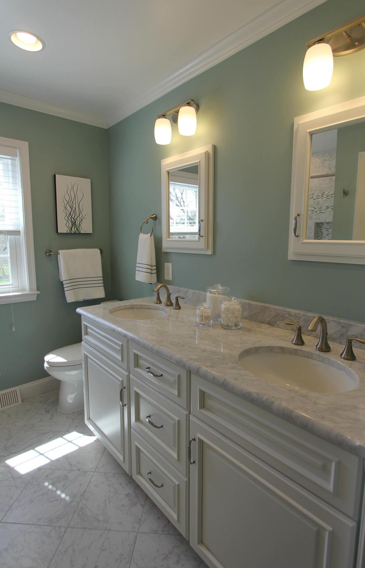 trendiest bathroom colors 21