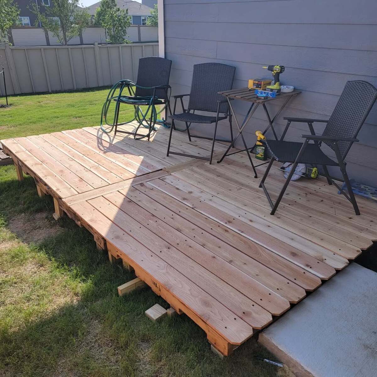 creative pallet patio deck designs 23
