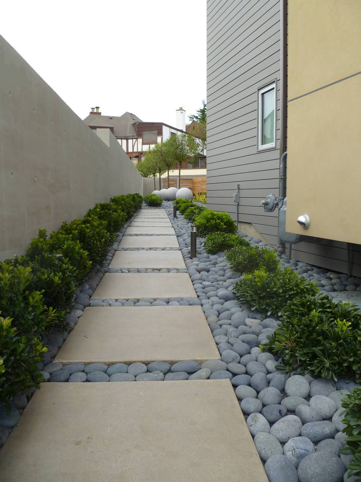 creative ways to use black rocks in landscaping 20
