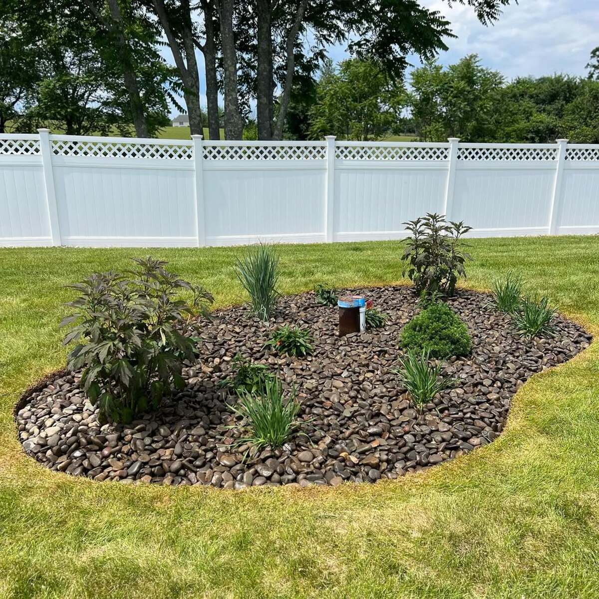 creative ways to use black rocks in landscaping 3