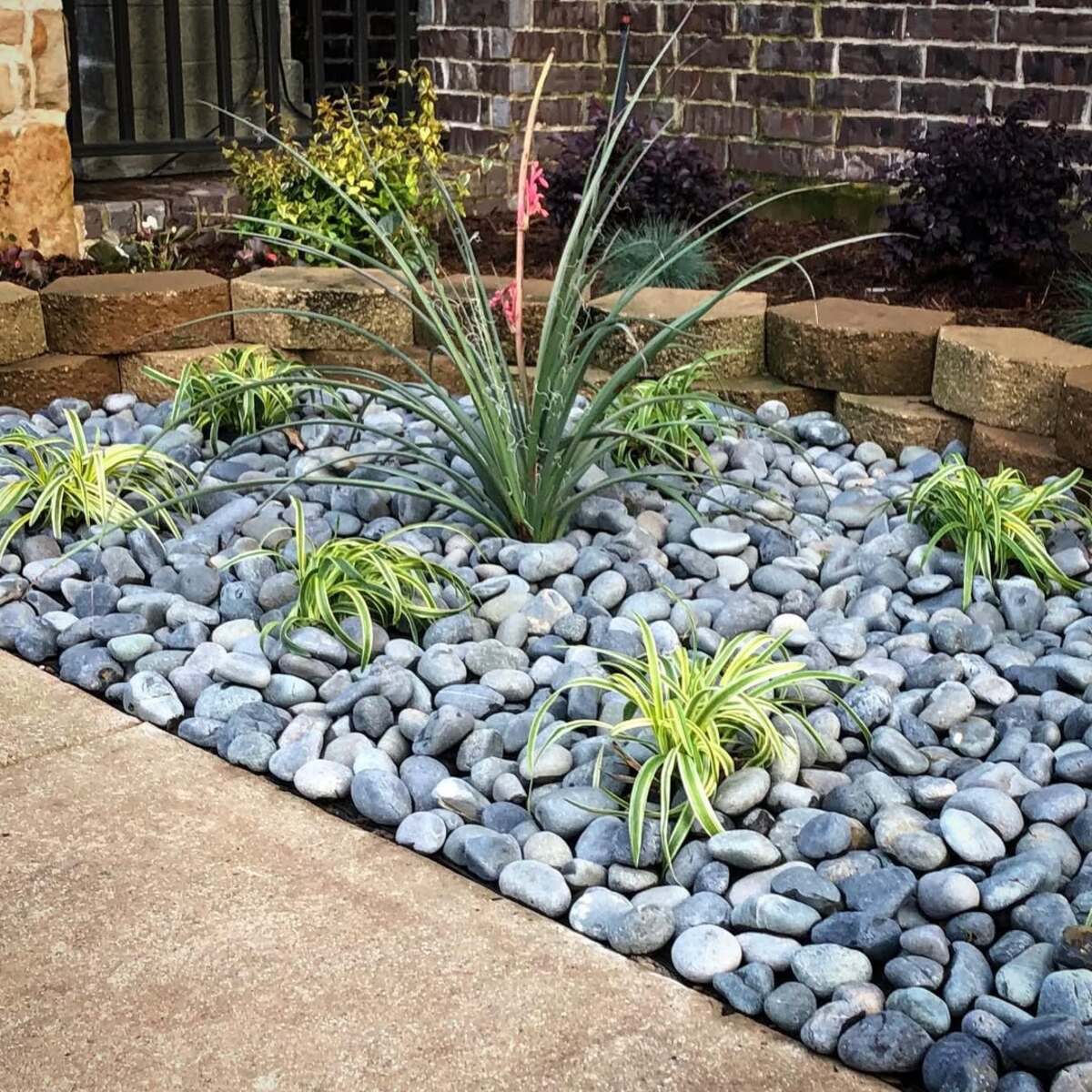 creative ways to use black rocks in landscaping 4
