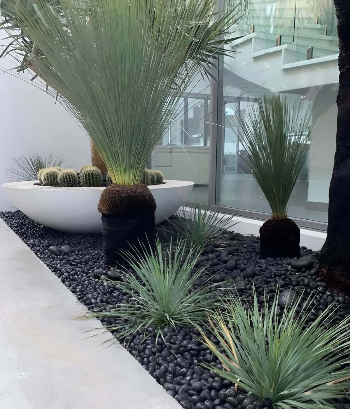creative ways to use black rocks in landscaping 6