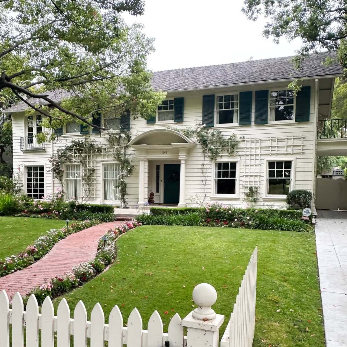 easy ways to boost your home curb appeal instantly 11