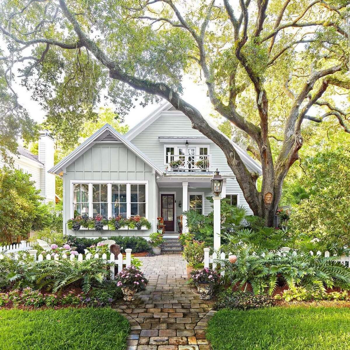 easy ways to boost your home curb appeal instantly 2
