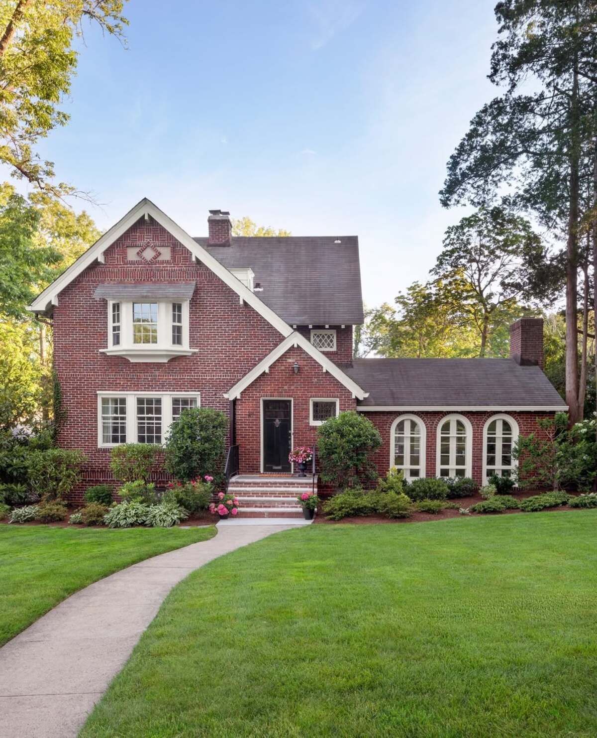 easy ways to boost your home curb appeal instantly 23