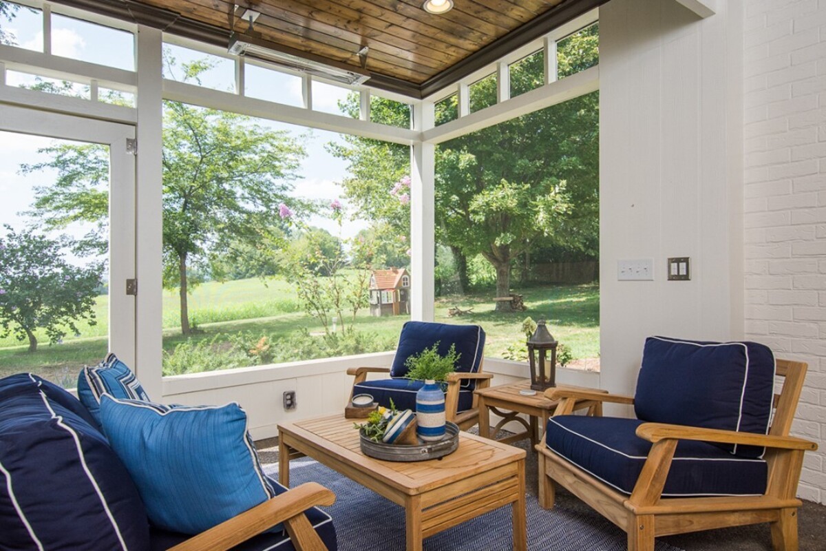 gorgeous screened in patio 11