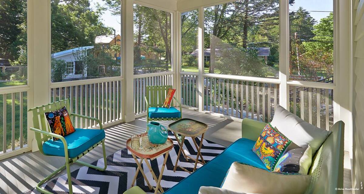 gorgeous screened in patio 24