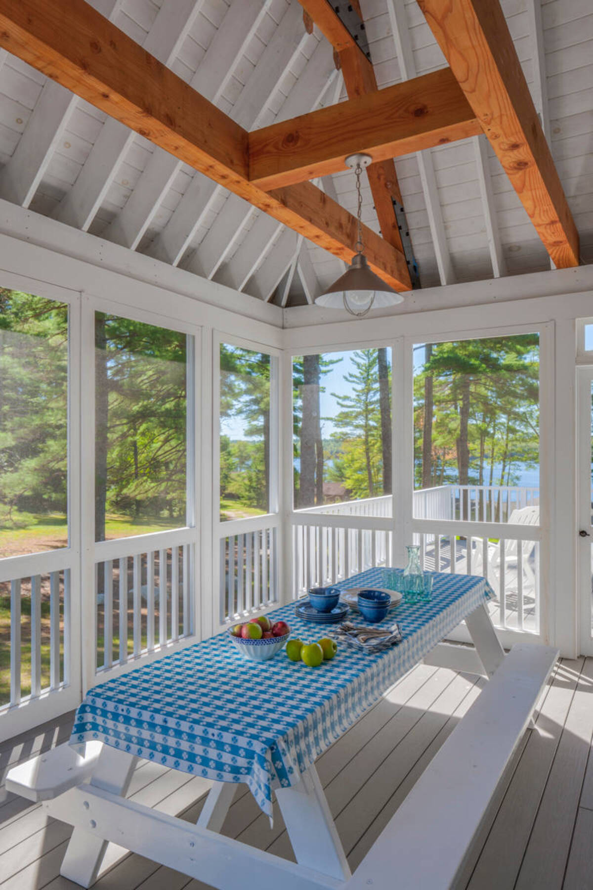 gorgeous screened in patio 25