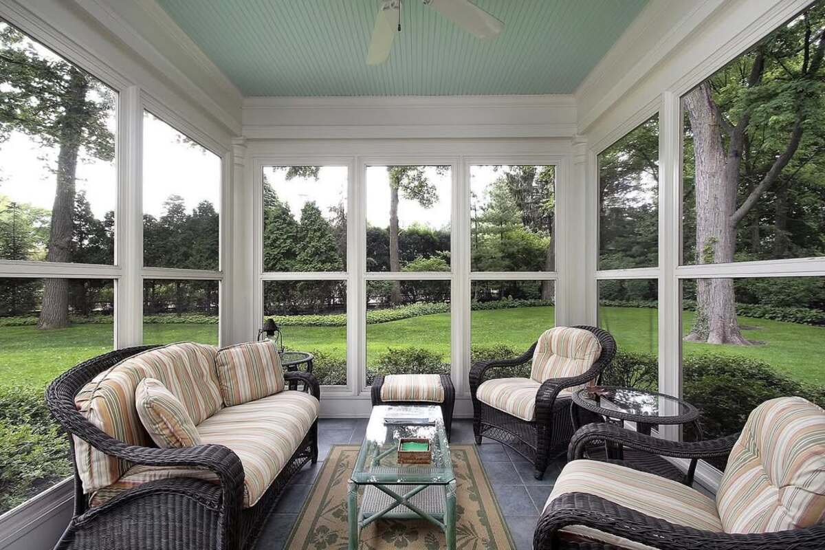 gorgeous screened in patio 27