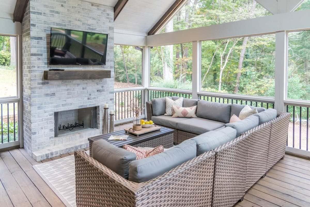 gorgeous screened in patio 4