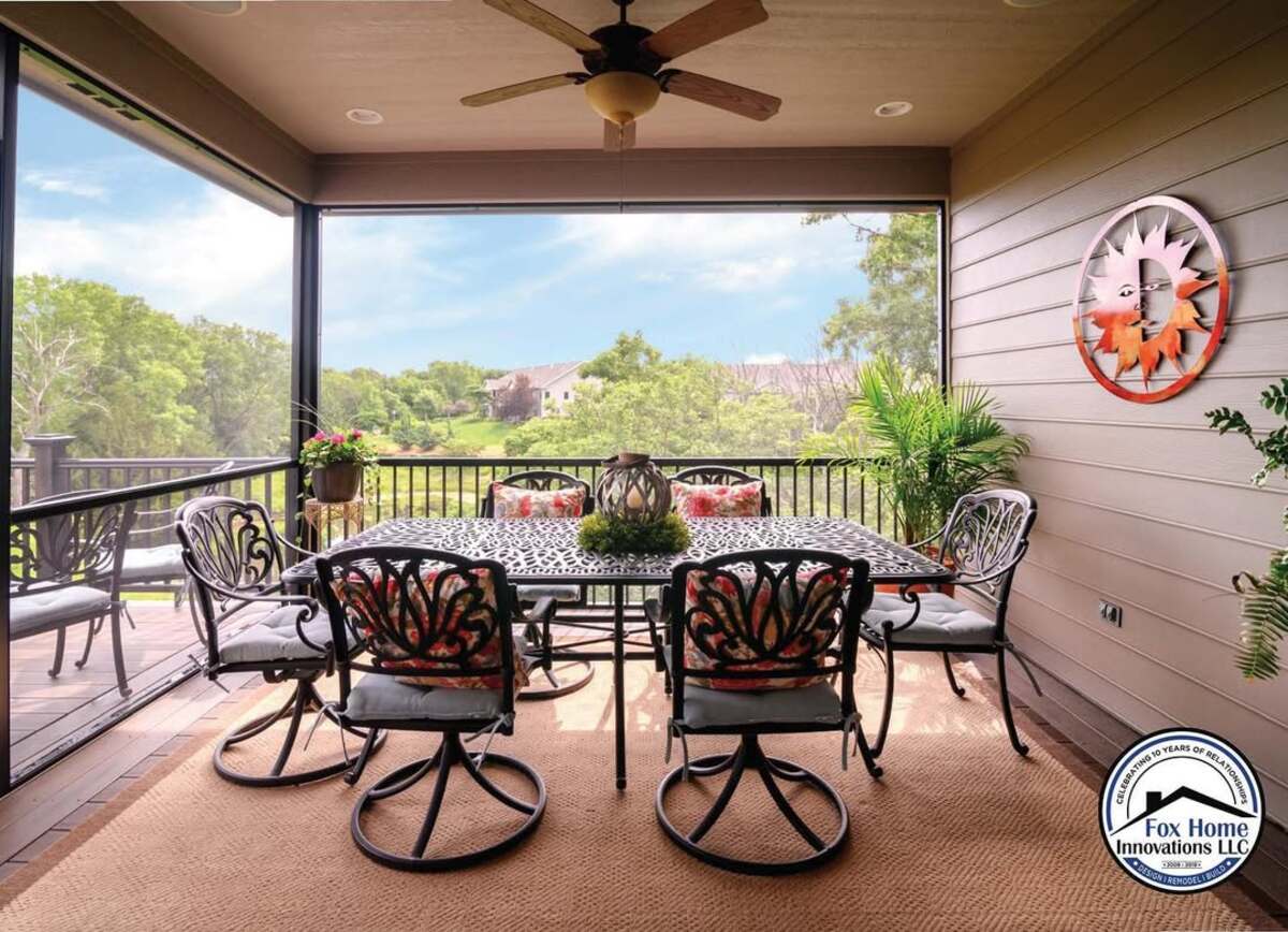 gorgeous screened in patio 5